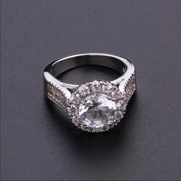 💯 NEW LUXURY ENGAGEMENT 925 STERLING SILVER DIAMOND RING, CUTE RING, SHINY RING - Picture 4 of 5